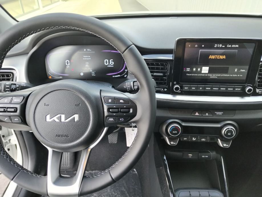 KIA STONIC 1,2 GAS LX URBAN+ M/T POKLON KASKO! - Slika 10